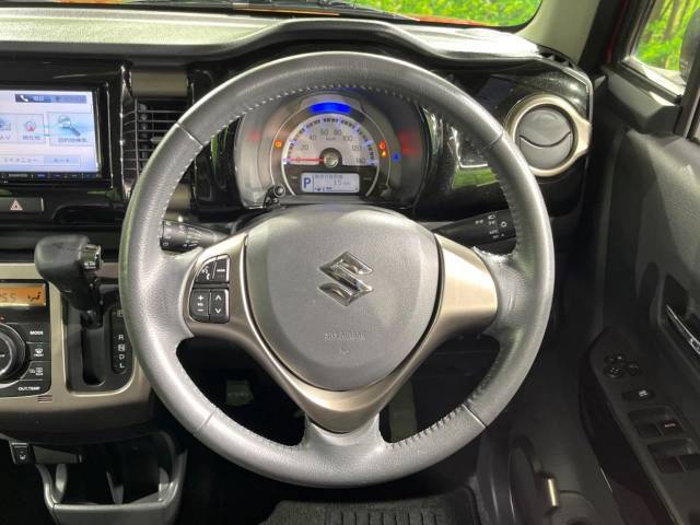 【純正革巻きステアリング】上質な革を使用することで、手にしっかり馴染みとても運転しやすいハンドルです♪
