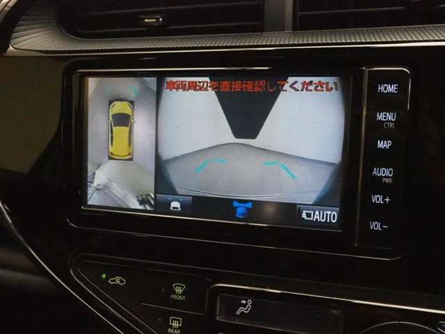 パノラミックビューモニター付きです。車両を上から見たような映像をディスプレイオーディオ画面に表示。運転席からの目視だけでは見にくい、車両周辺の状況をリアルタイムでしっかり確認できます。