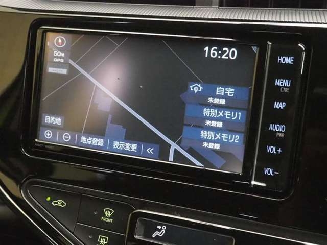 純正ナビを装備。タッチパネル式で使いやすく、お出かけもラクラクです。