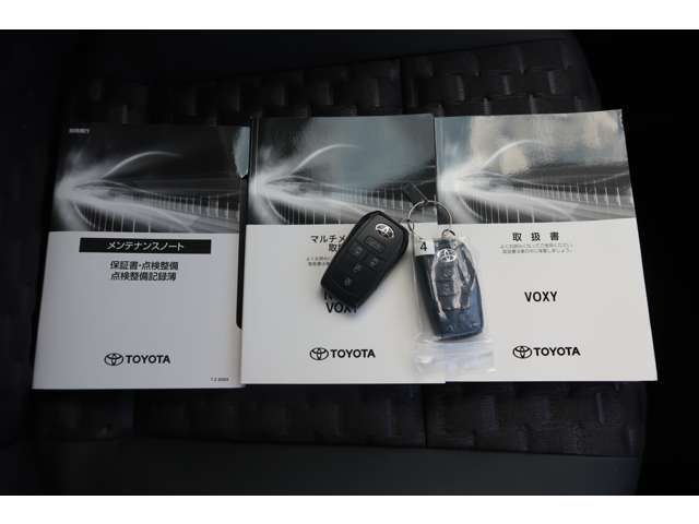車両取扱説明書　メンテナンスノート　ナビ取扱説明書　スマートキー2個