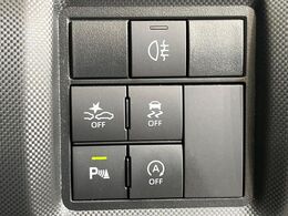 【スマートアシスト】走行中に前方の車両等を認識し、衝突しそうな時は警報とブレーキで衝突回避と被害軽減をアシスト。より安全にドライブをお楽しみいただけます。