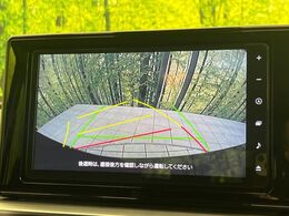 【バックカメラ】駐車時に後方がリアルタイム映像で確認できます。大型商業施設や立体駐車場での駐車時や、夜間のバック時に大活躍！運転スキルに関わらず、今や必須となった装備のひとつです！