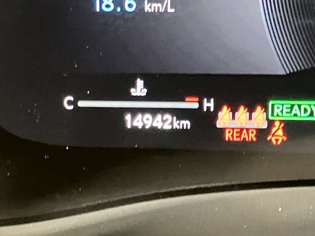 ★当店の在庫車は全車入庫後ボディの傷、内装の汚れを確認し美装専門スタッフが1台1台キレイに仕上げています！