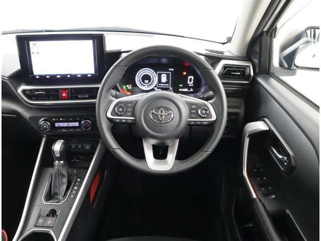 運転席からの操作もしやすいインパネ配置と、見切りのいいアイポイントですので、お車の操作性にも優れていますよ！快適・安心・安全です！！