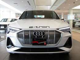 アウディの車作りの知見が惜しみなく注ぎ込まれた新世代EV「e‐トロン」。