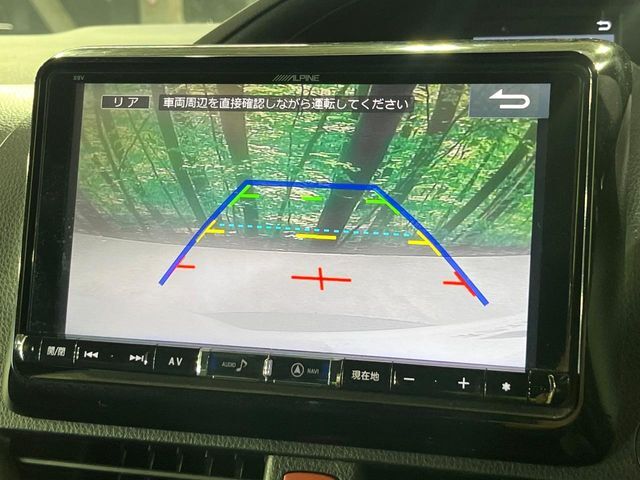 【バックカメラ】駐車時に後方がリアルタイム映像で確認できます。大型商業施設や立体駐車場での駐車時や、夜間のバック時に大活躍！運転スキルに関わらず、今や必須となった装備のひとつです！