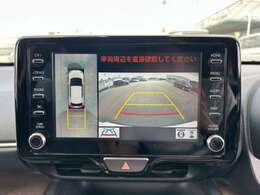 【パノラミックビューモニター】クルマを真上から見下ろした視点で駐車をサポートします！クルマの斜め後ろや真横など、いち早く障害物に気が付くことができます。