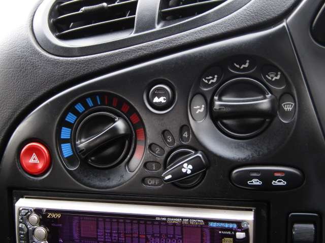 お車に詳しくない方でもご安心ください。ご満足のいくお車探しをお手伝いできるよう経験豊富なスタッフがご対応致します。LINEでのお問合せもOKです。