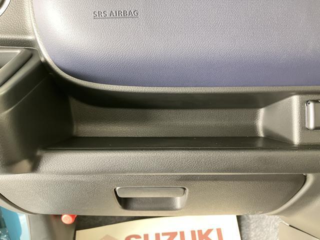 助手席前に　薄型のBOXティッシュを置くことができます。運転席からでも手が届き、使い勝手◎