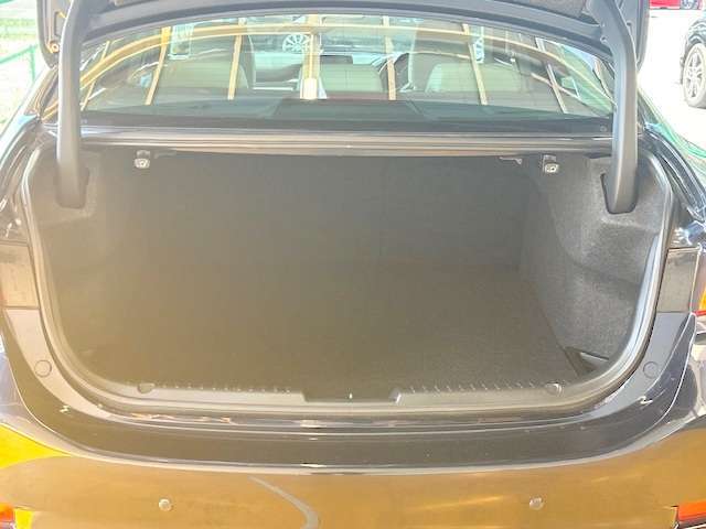 意外に広いトランクルーム！奥行きもあってゴルフバックも積めますし、大きな荷物も収納できます！