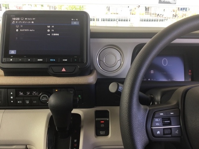 ドライブの必需品。見やすい・使いやすいHonda純正のメモリーナビを搭載。