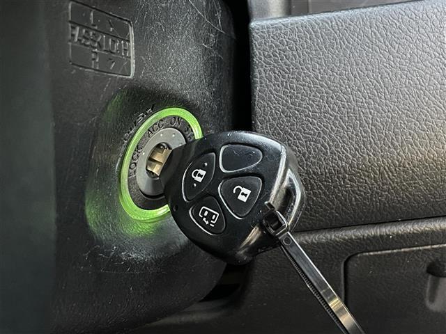 【　キーレスエントリー　】ボタンひとつでドアの開閉が可能で便利なキーレスエントリー付！