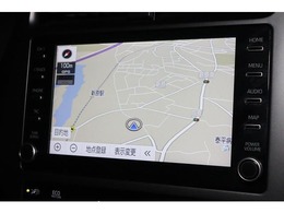 ディスプレイオーディオ・ナビを装備！　住所や施設名を入れると、すぐにルートを検索。　（別途契約が必要となる場合があります）