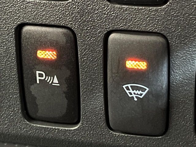 【コーナーセンサー】バンパーに付いたセンサーが障害物を検知！一定の距離に近づくとアラートで教えてくれます♪狭い駐車スペースや車庫入れ時も安心ですね☆