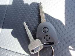 愛知県独自仕様でキーレスエントリー＆スモークガラス＆オーバーヘッドシェルフが付いています！！