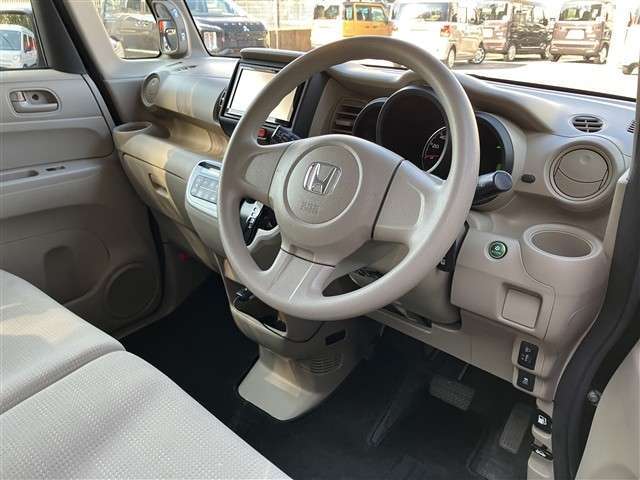 当店は常時100台以上の展示車輛を取りそろえ皆様のお越しをお待ちしております。