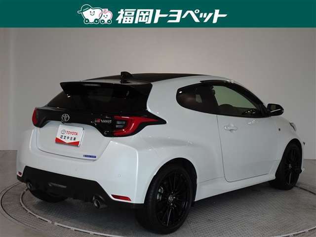 色は人気のプラチナホワイトパールマイカです。