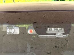 【三菱e-Assist】走行中に前方の車両等を認識し、衝突しそうな時は警報とブレーキで衝突回避と被害軽減をアシスト。より安全にドライブをお楽しみいただけます。