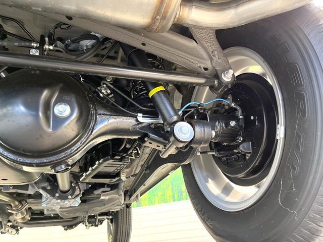 お車を安心してお乗りいただく為には、足回りの定期点検が欠かせません。サービスサポート（有償保証）では無料点検もご提供しており、安心のカーライフをお過ごしいただけるサポート体制が整っています。