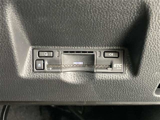 付いているクルマも増えましたが、U-Carではまだまだ付いていればラッキーなETCです。高速道路の料金をお得にするための、便利な装備です。セットアップ後、すぐに利用可能です。