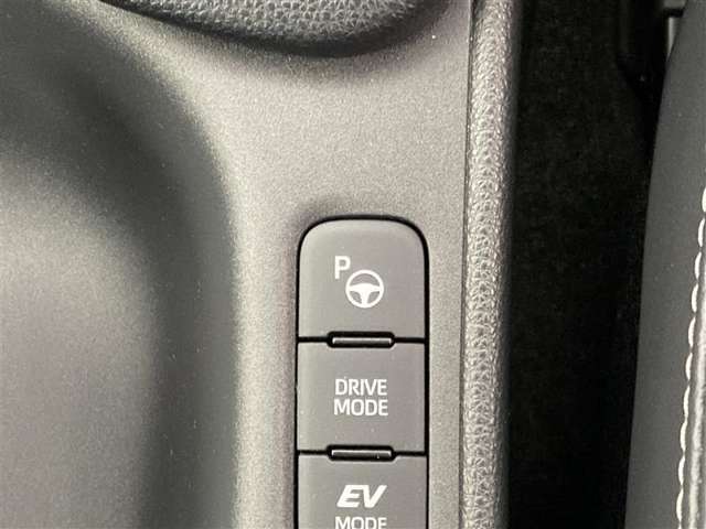 アドバンストパークがついております。最新の自動駐車システムで駐車が苦手な方をアシストしてくれます！