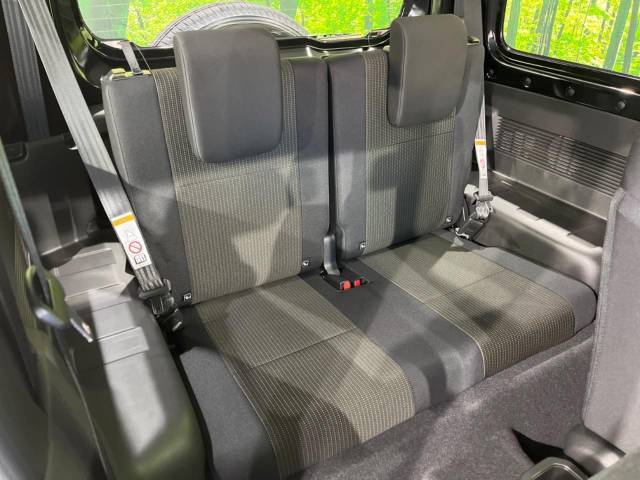 高品質なオリジナルフロアマットもオプションにてご用意しております。お好きなデザインやカラーをお車に合わせて選んでいただくことができます♪