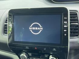 【純正ナビ】人気の純正ナビを装備しております。ナビの使いやすさはもちろん、オーディオ機能も充実！キャンプや旅行はもちろん、通勤や買い物など普段のドライブも楽しくなるはず♪