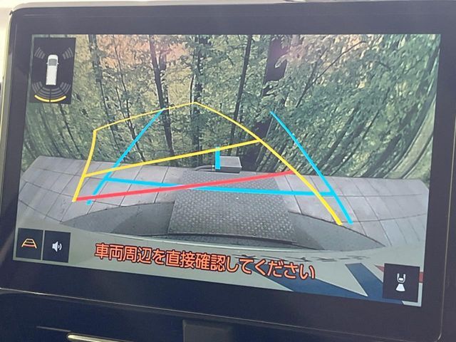 【バックカメラ】駐車時に後方がリアルタイム映像で確認できます。大型商業施設や立体駐車場での駐車時や、夜間のバック時に大活躍！運転スキルに関わらず、今や必須となった装備のひとつです！