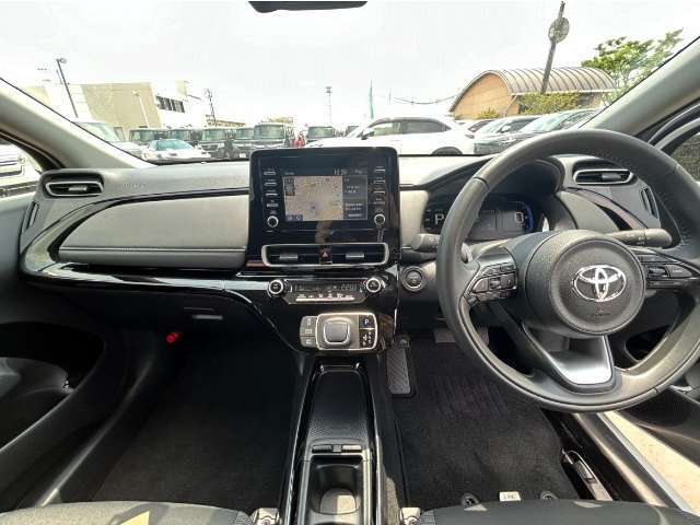 【インパネ全体】手が届きやすく、どなたでも運転しやすいです。シンプルで使いやすい設計になっています！