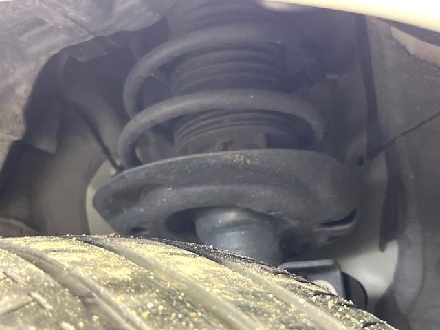 お車を安心してお乗りいただく為には、足回りの定期点検が欠かせません。サービスサポート（有償保証）では無料点検もご提供しており、安心のカーライフをお過ごしいただけるサポート体制が整っています。
