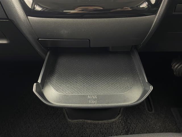 【ドリンクホルダー】長時間のドライブを快適に過ごすために、必須の車内アイテムですね。