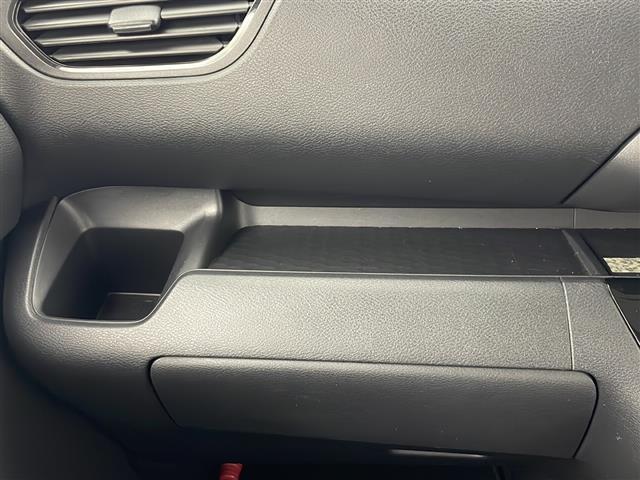 【ドリンクホルダー】長時間のドライブを快適に過ごすために、必須の車内アイテムですね。