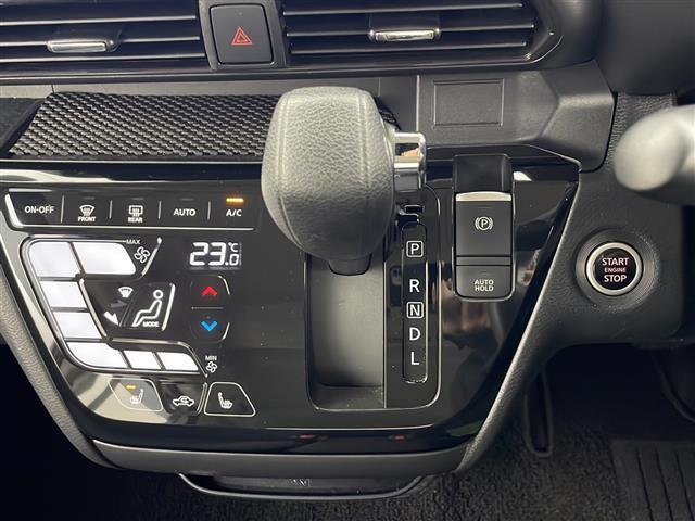 【シフトレバー】シフトも操作しやすく快適なドライブを楽しんでいただけます！