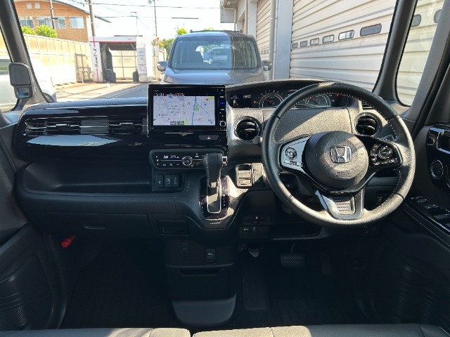 視界の良さと取り回しの良さで、たまに運転する奥様にも安心♪