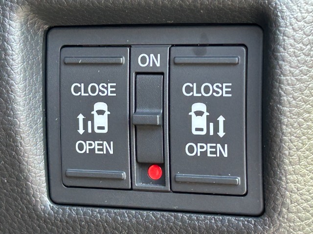 パワースライドドアは運転席からもワンタッチ操作が可能です♪