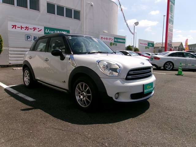 車体のカラーは人気の白黒ツートン。