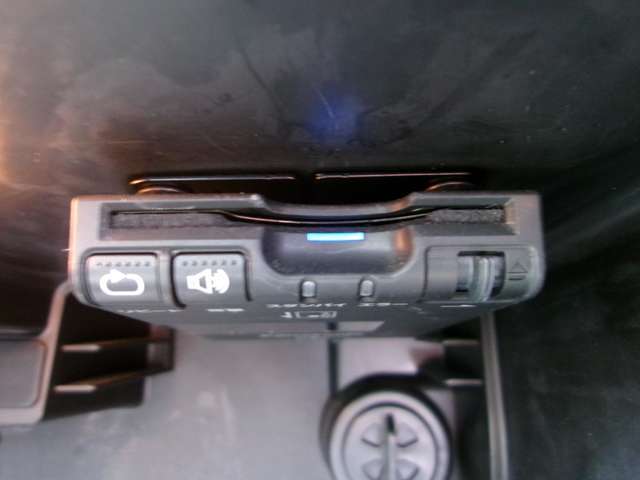 ETC車載器付き。高速料金所の煩わしさを解消！