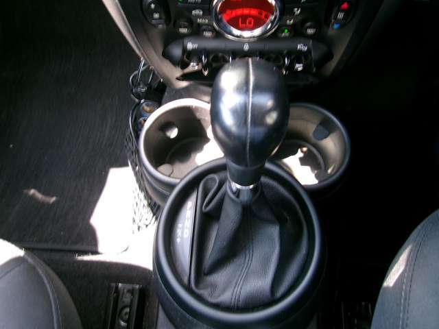 シフトも操作しやすく、快適な運転をサポートしてくれます♪