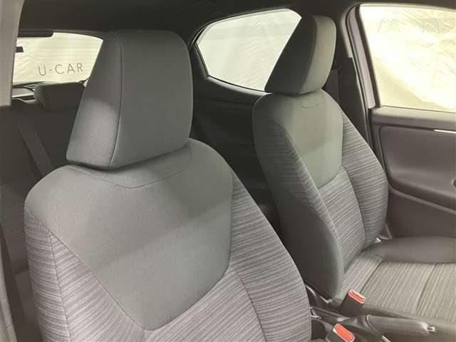 高いホールド性で運転姿勢が安定します。長距離ドライブでも疲れにくいのが魅力です。