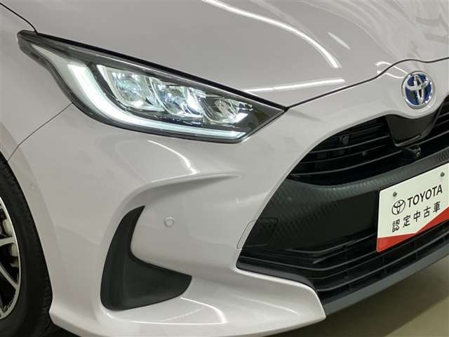 LEDヘッドライトです。デザイン性がよくとても明るいので、夜間の走行や悪天候でも安心です。しかも長寿命！