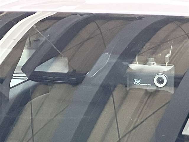 万が一のトラブルのときにも役に立つドライブレコーダーを装備しています。側面衝突や幅寄せ・割り込み対策に！