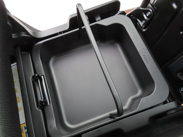 【助手席シートアンダーボックス】助手席の下の小物入れ。車検証などをここに入れてはいかがですか♪