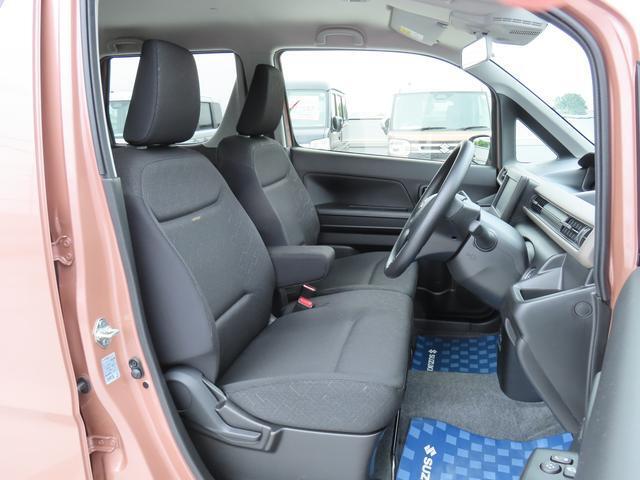 【フロントシート】インパネにシフトが付いているので足元広々！運転席から助手席の移動も楽々♪どちらからでも乗り降り出来るので、狭い場所の乗り降りも楽ちんですよ♪