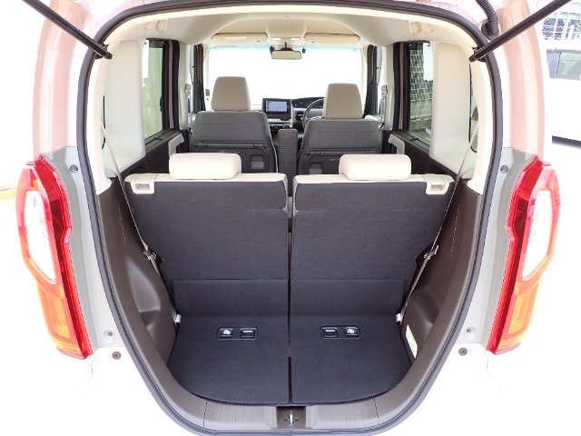 ◆定員乗車時のカーゴルームです。普段のお買い物の荷物やたくさんの収納が可能です。