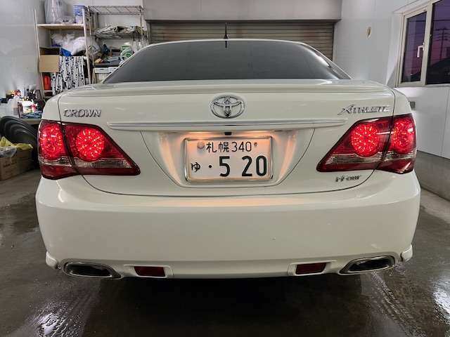 一目でクラウンと分かる特徴的なリアコンビネーションランプとなりますッ！