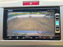 バックカメラがついて後方確認が簡単にできます！苦手としている車庫入れ等も安心して出来ますね！凄く需要の高い装備ですので、最初から付いていれば言う事なしですよね！？