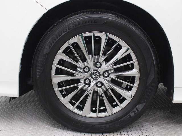 17インチアルミホイール(スパッタリング塗装)を装着しています。タイヤサイズ225/60R17