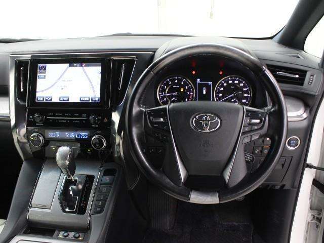 運転席廻りです。