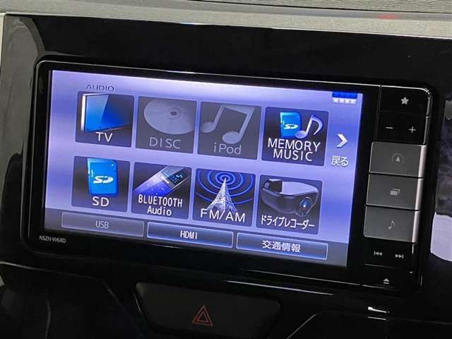 ブルートゥースに接続することにより、スマホに入ったお気に入りの音楽を車内で楽しむことができます♪あると本当に便利な機能になっています！