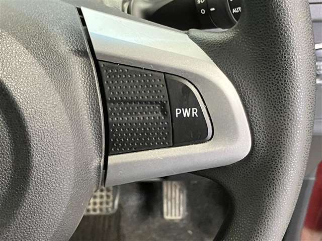 パワーモード切り替えスイッチです。高速道路の合流や、上り坂時に活躍します。